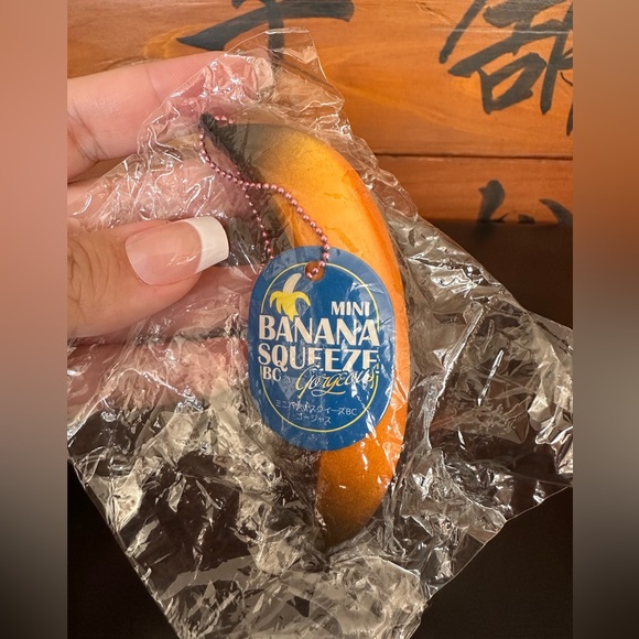 Banana Squishy Keychain - Picture 1 of 4